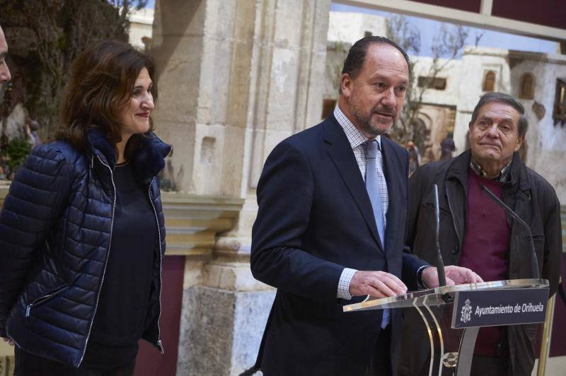 La inauguración del belén municipal en el Palacio Episcopal de Orihuela