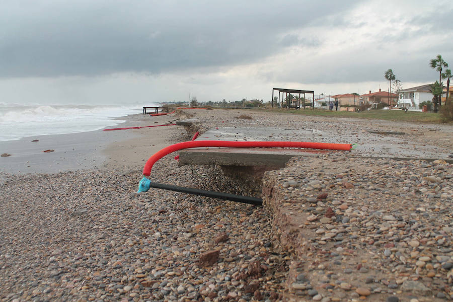 Fotos del paseo marítimo de Almenara tras la gota fría