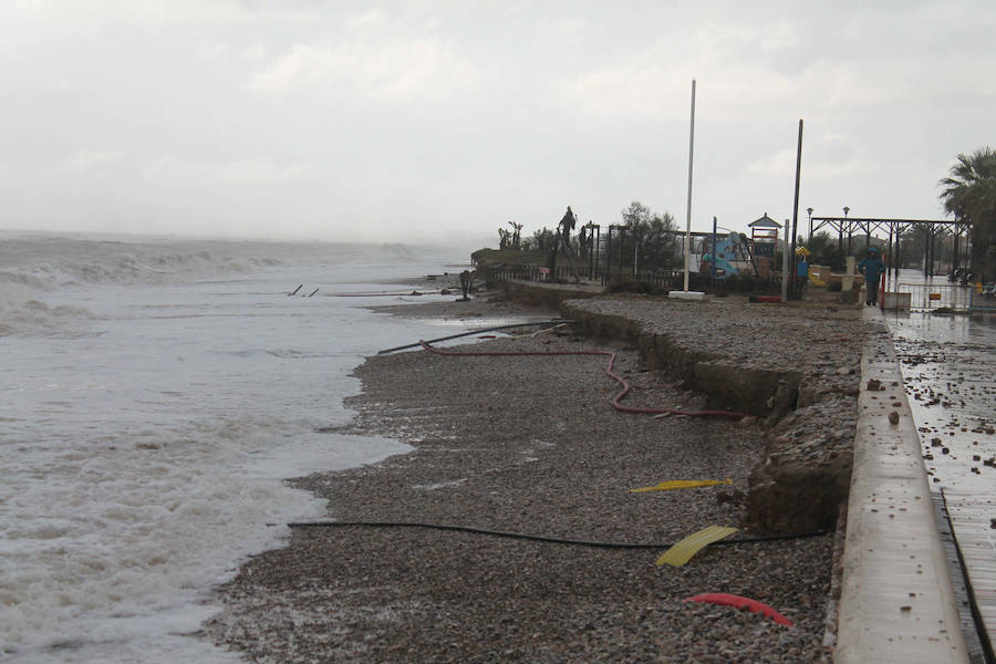 Fotos del paseo marítimo de Almenara tras la gota fría