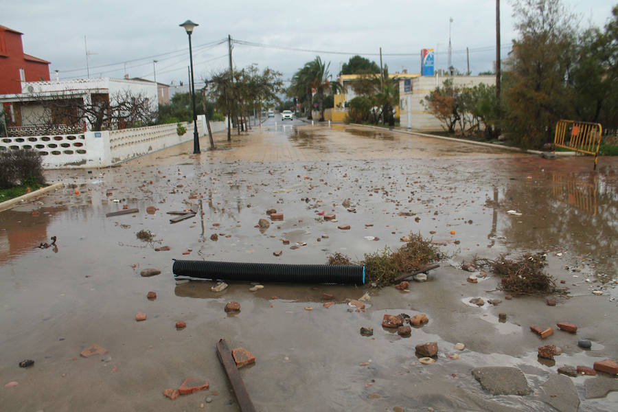 Fotos del paseo marítimo de Almenara tras la gota fría