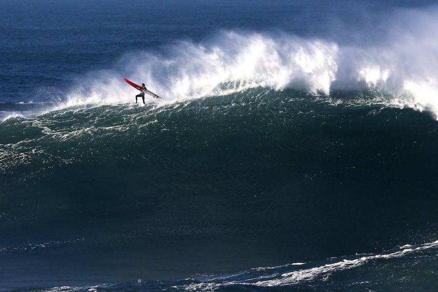 Fotos de Nazare, el mejor lugar del mundo para surfear