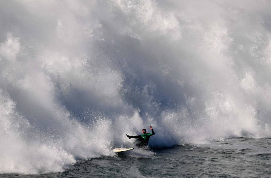 Fotos de Nazare, el mejor lugar del mundo para surfear