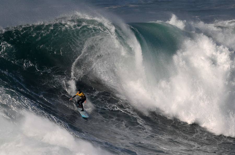 Fotos de Nazare, el mejor lugar del mundo para surfear