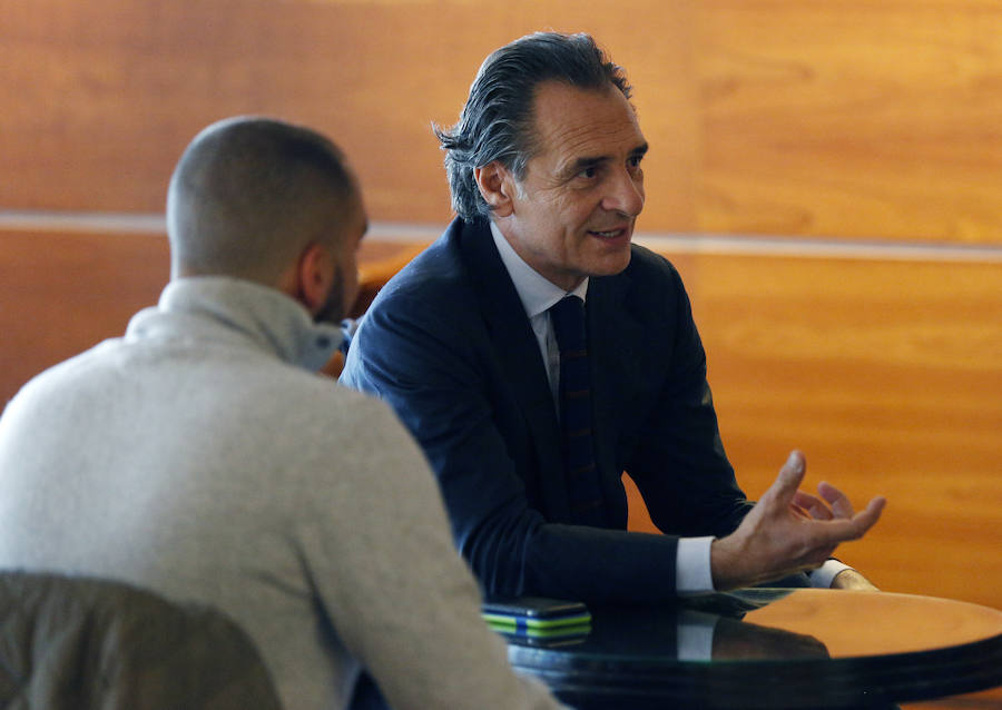 Fotos de la rueda de prensa de Cesare Prandelli tras su dimisión