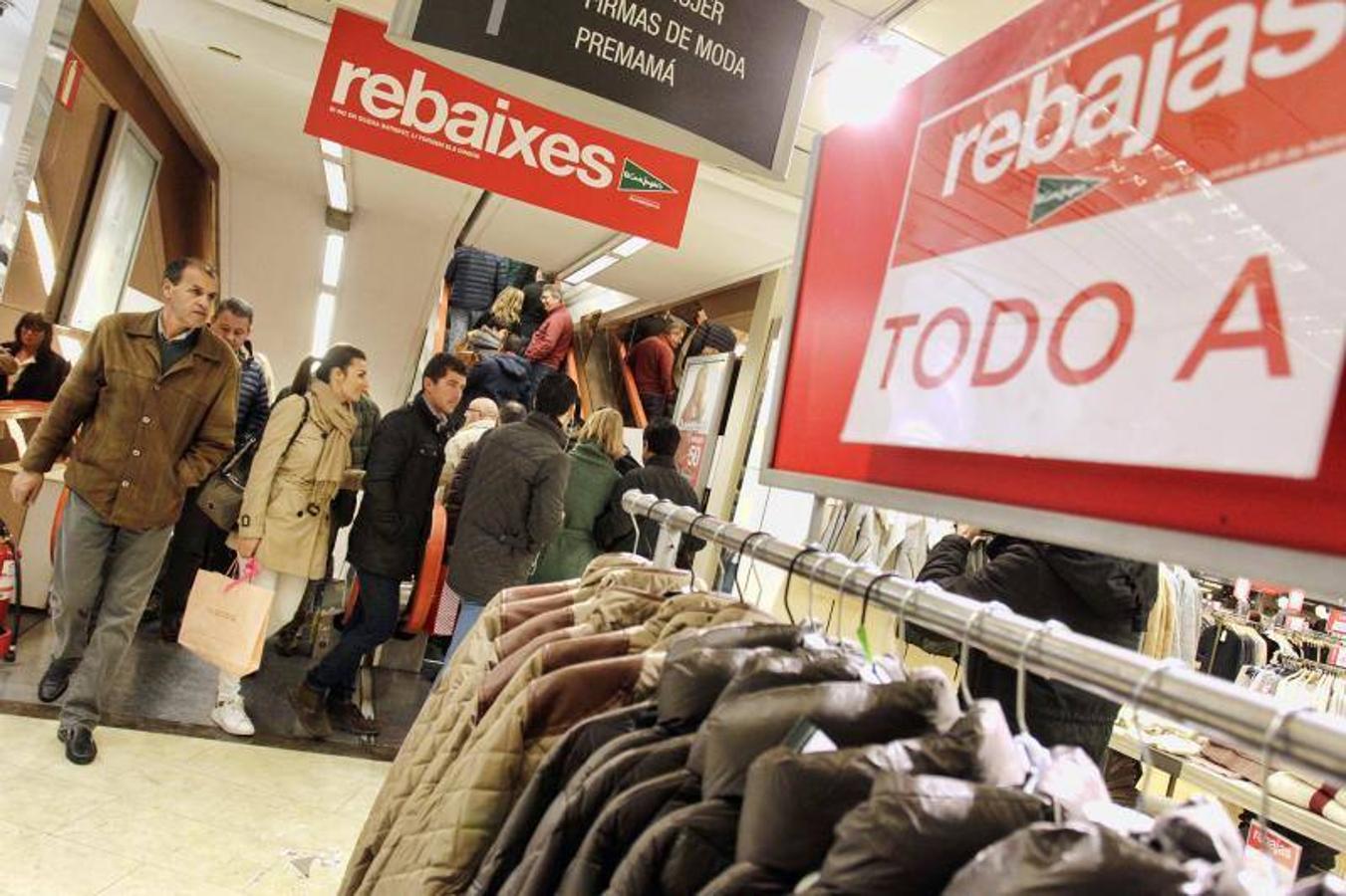 Fotos del primer día de rebajas de invierno en Valencia en 2017