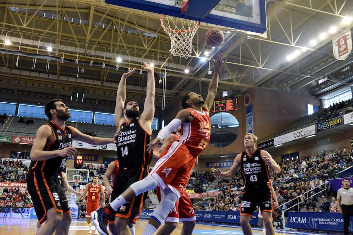 Fotos del partido disputado entre UCAM Murcia y Valencia Basket