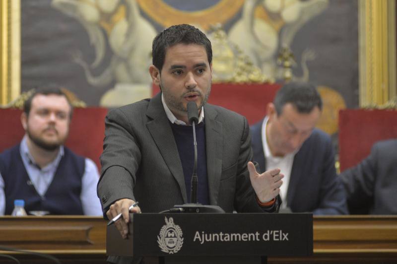 Las imágenes del pleno extraordinario del Ayuntamiento de Elche