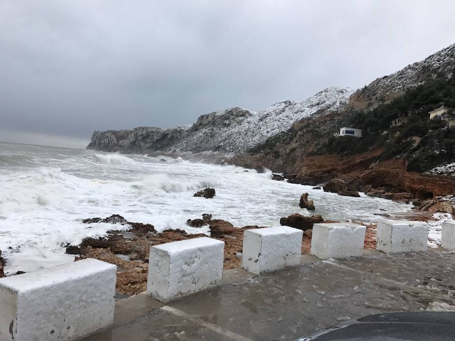 La nieve en Dénia y Xàbia se convierte en hielo