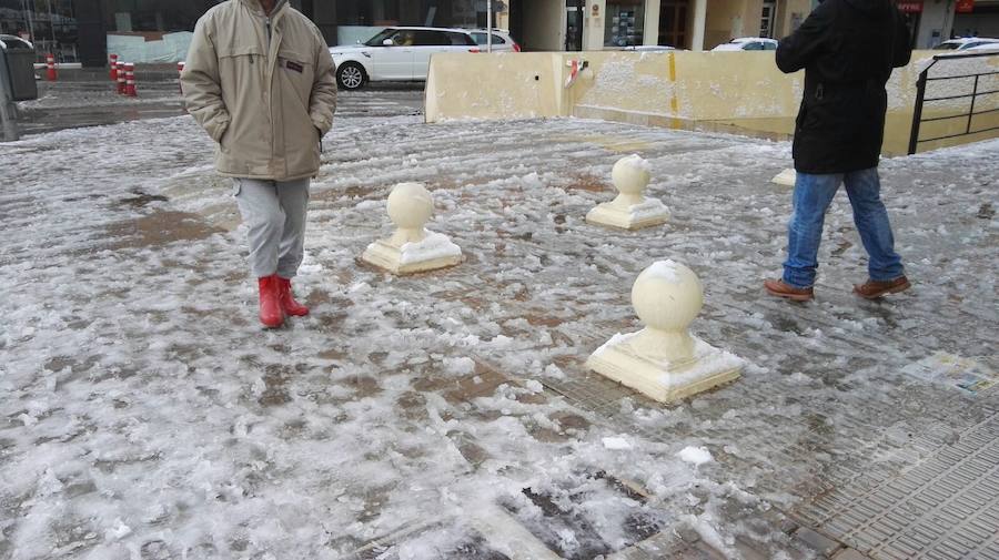 La nieve en Dénia y Xàbia se convierte en hielo