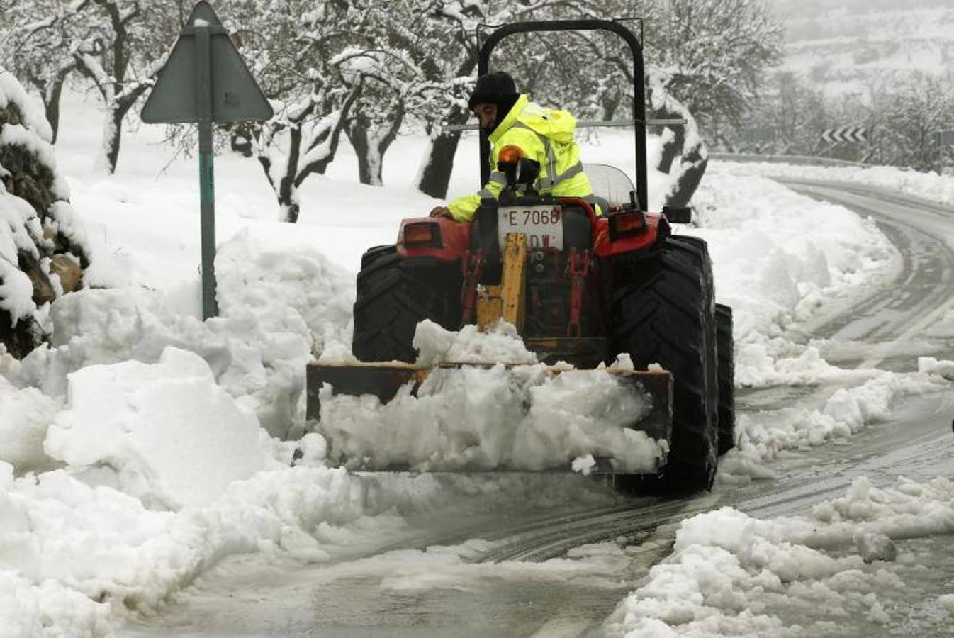 Carreteras con nieve en la Comunitat por el temporal de frío