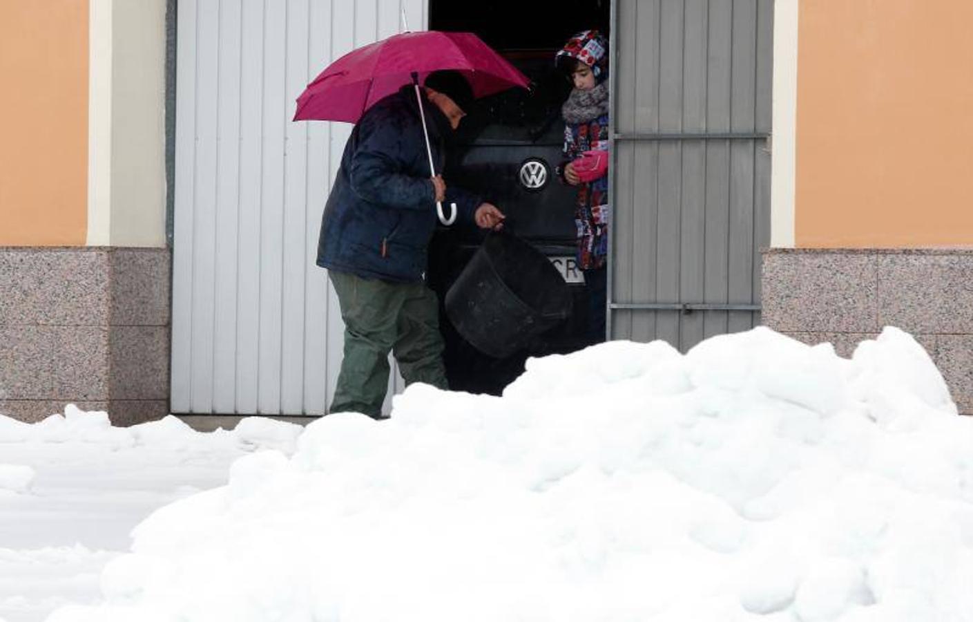 Carreteras con nieve en la Comunitat por el temporal de frío