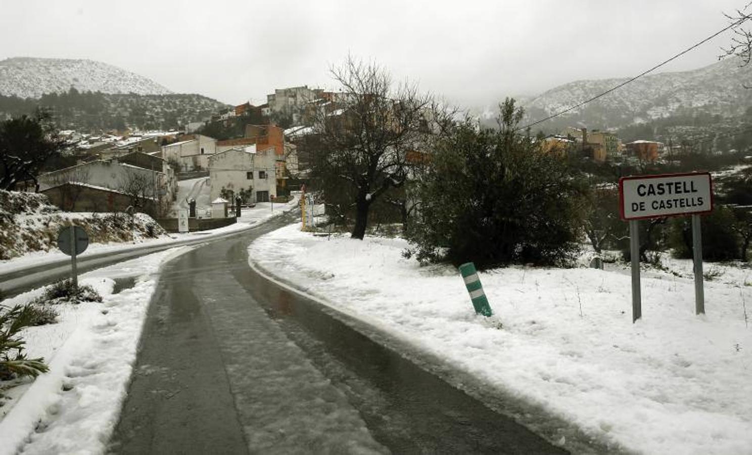 Carreteras con nieve en la Comunitat por el temporal de frío