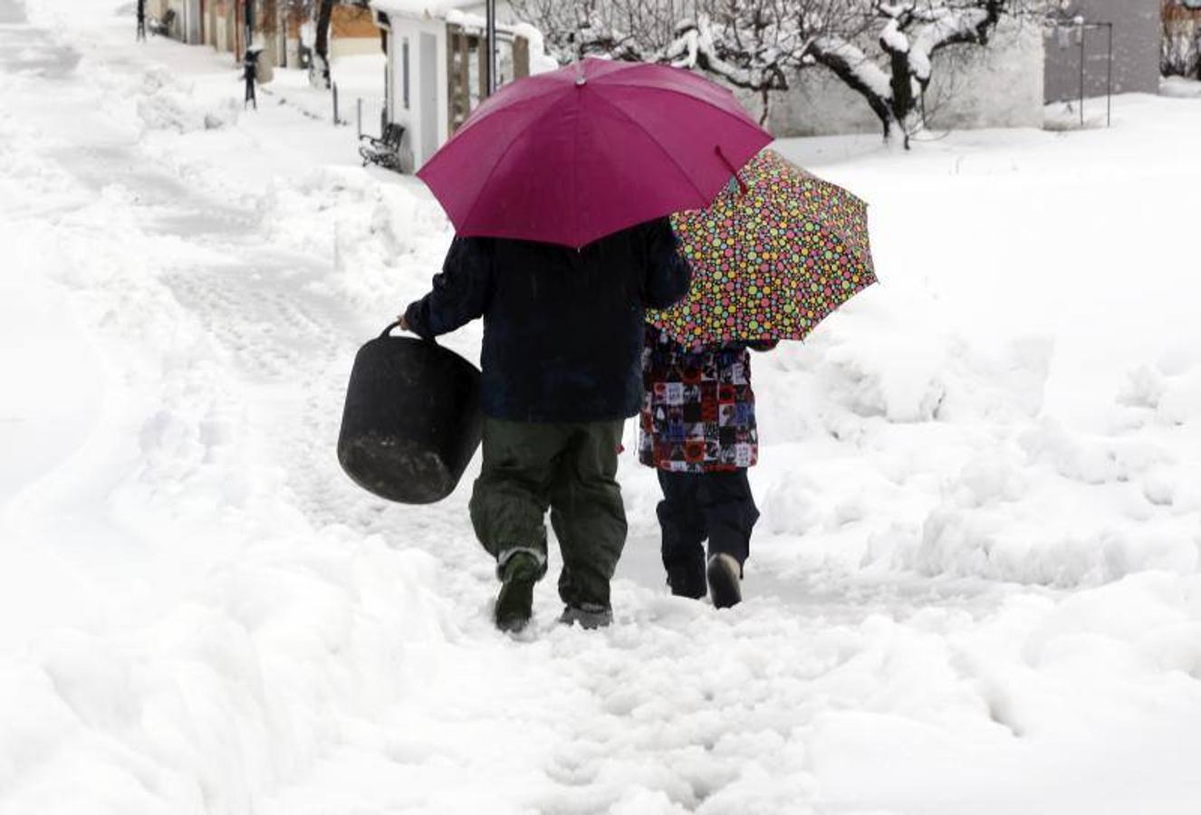 Carreteras con nieve en la Comunitat por el temporal de frío