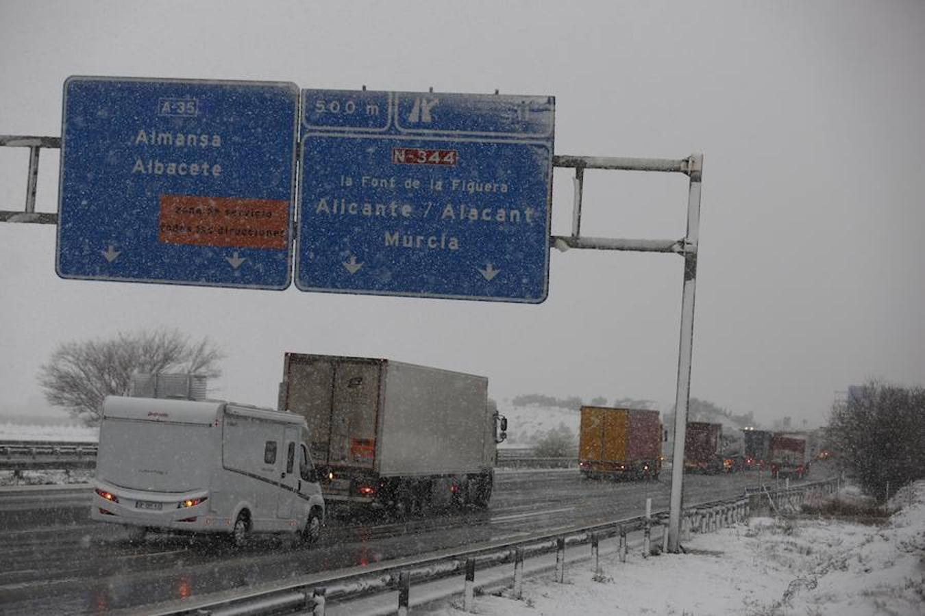 Carreteras con nieve en la Comunitat por el temporal de frío