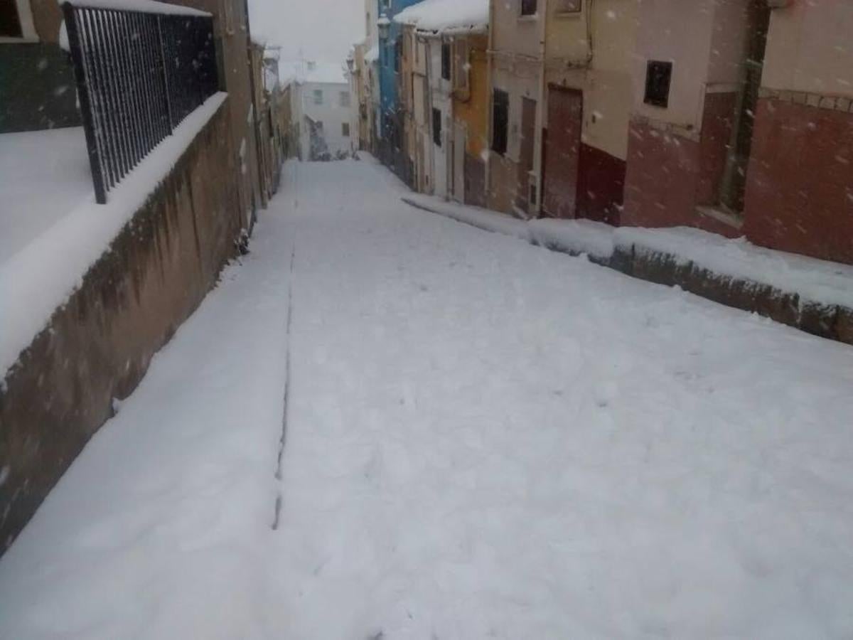 Carreteras con nieve en la Comunitat por el temporal de frío