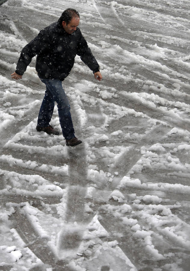 Carreteras con nieve en la Comunitat por el temporal de frío