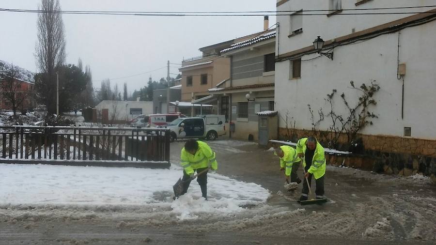 Fotos de la nieve en el interior de la provincia de Valencia