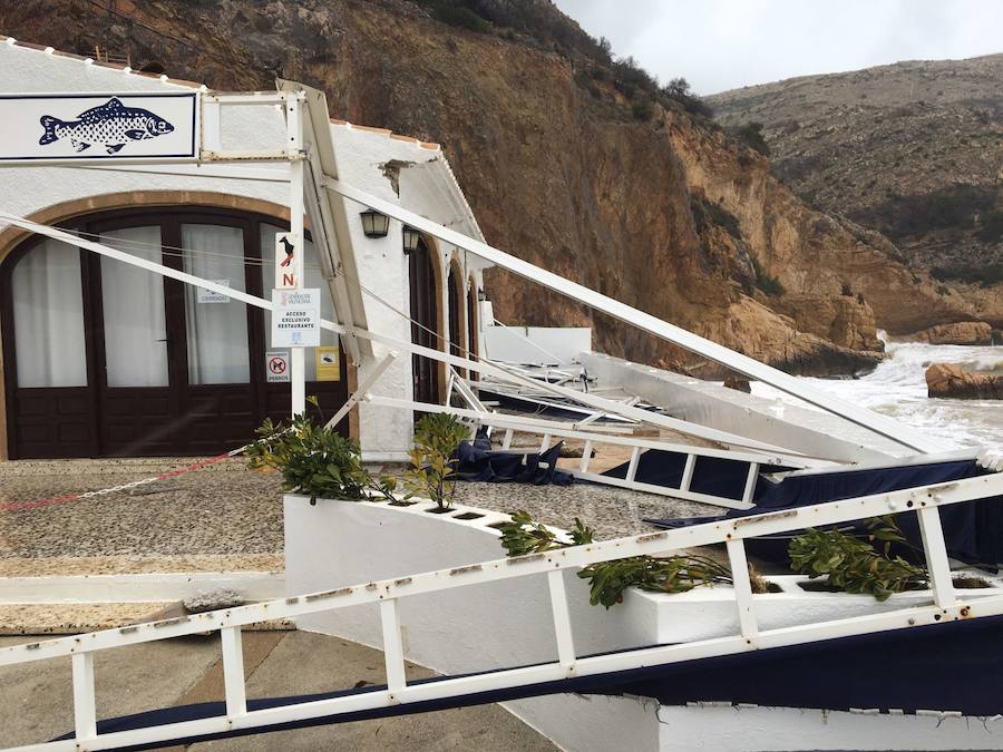 El temporal en el mar destroza paseos y calles en varios municipios de la Comunitat