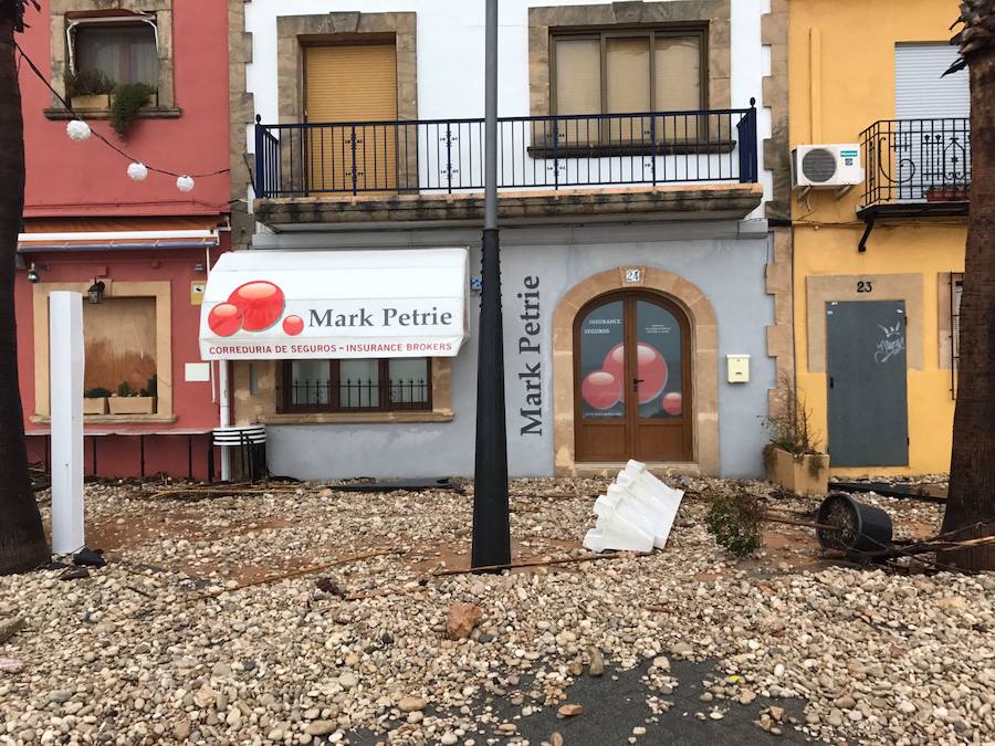 El temporal en el mar destroza paseos y calles en varios municipios de la Comunitat