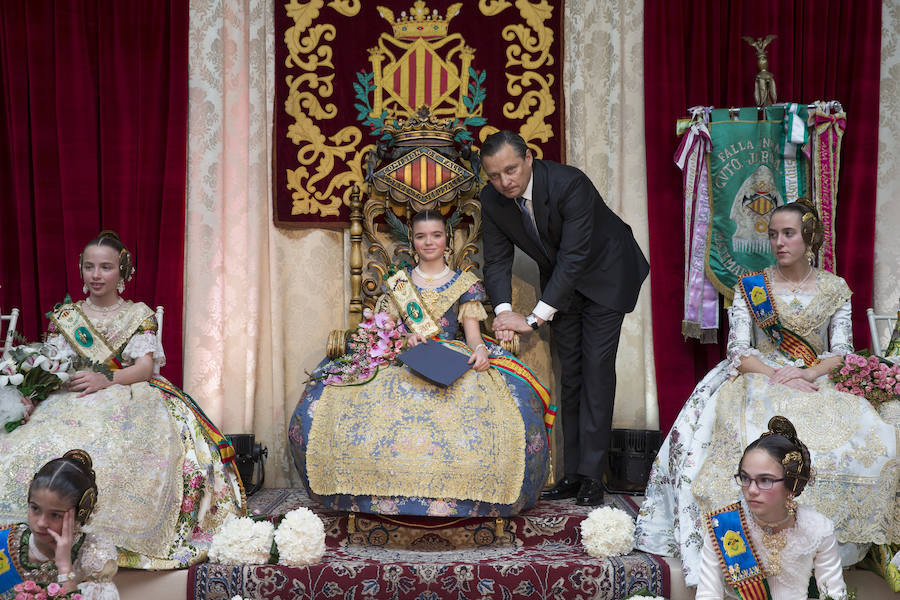 Fotos de la presentación de Mabel Pérez-Manglano, fallera mayor infantil de la Falla Convento Jerusalén