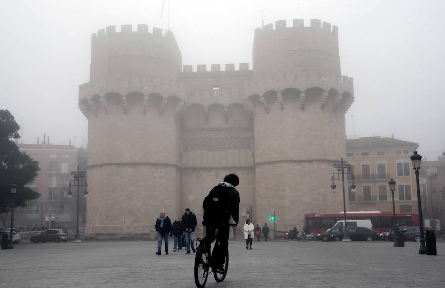 Niebla en la ciudad de Valencia.