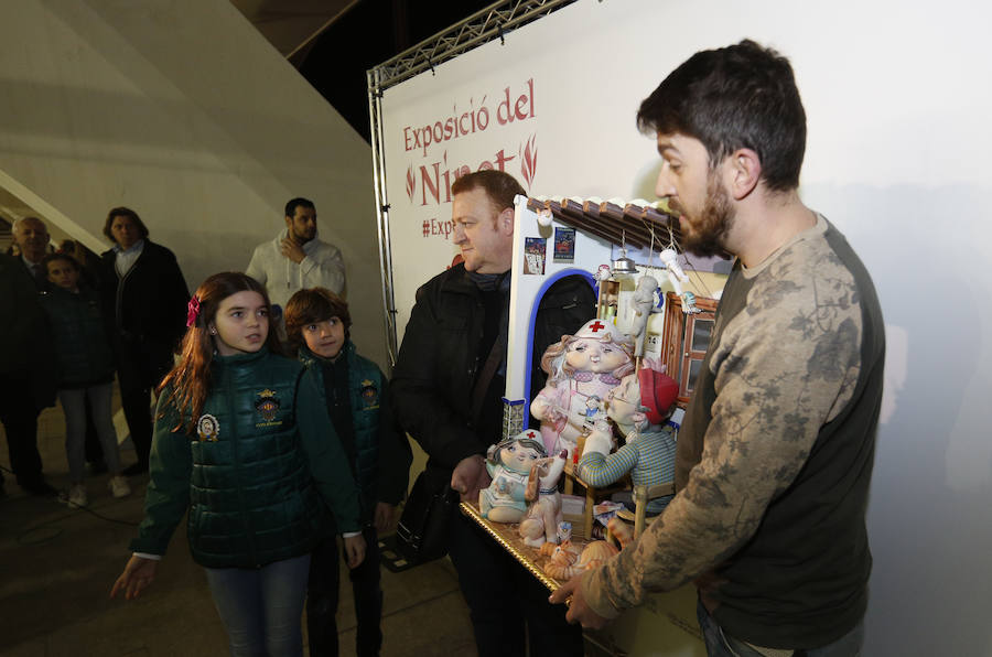 Fotos de la exposición del Ninot Indultat en Valencia