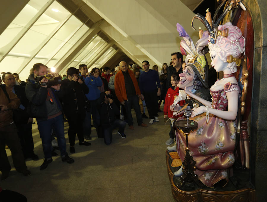 Fotos de los ninots llegando a la Exposición del Ninot 2017