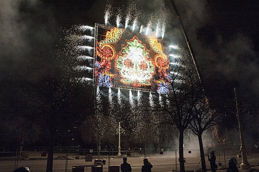 Fotos de la mascletà vertical &#039;Amstel Nit de l&#039;Espolín&#039;