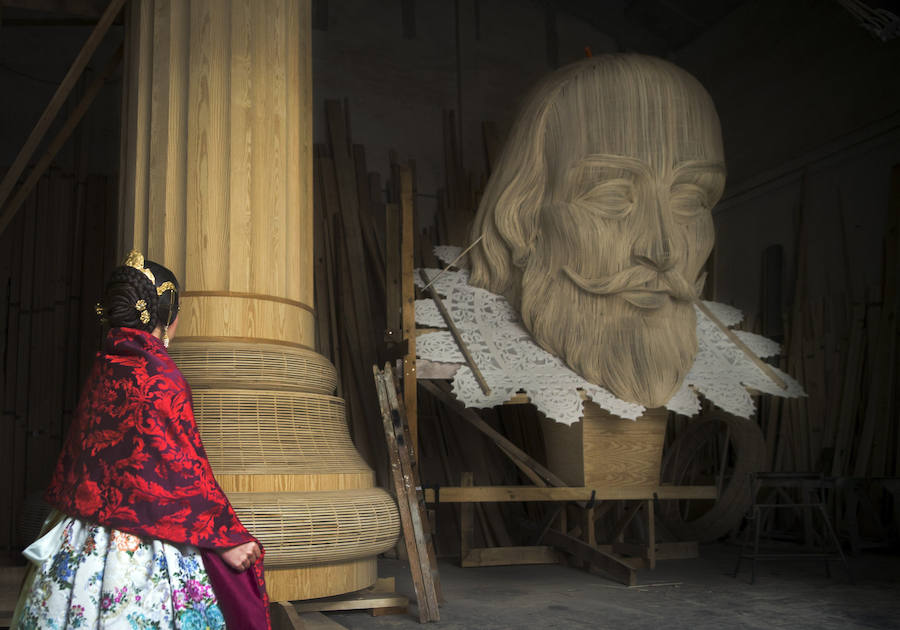 Fotos de la visita de las falleras mayores de Valencia a la Ciudad del Artista Fallero