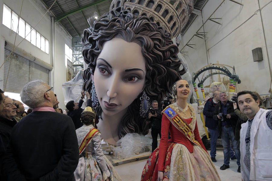 Fotos de la visita de las falleras mayores de Valencia a la Ciudad del Artista Fallero