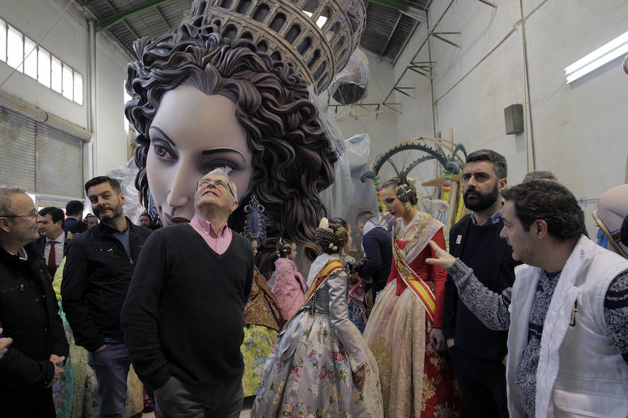 Fotos de la visita de las falleras mayores de Valencia a la Ciudad del Artista Fallero