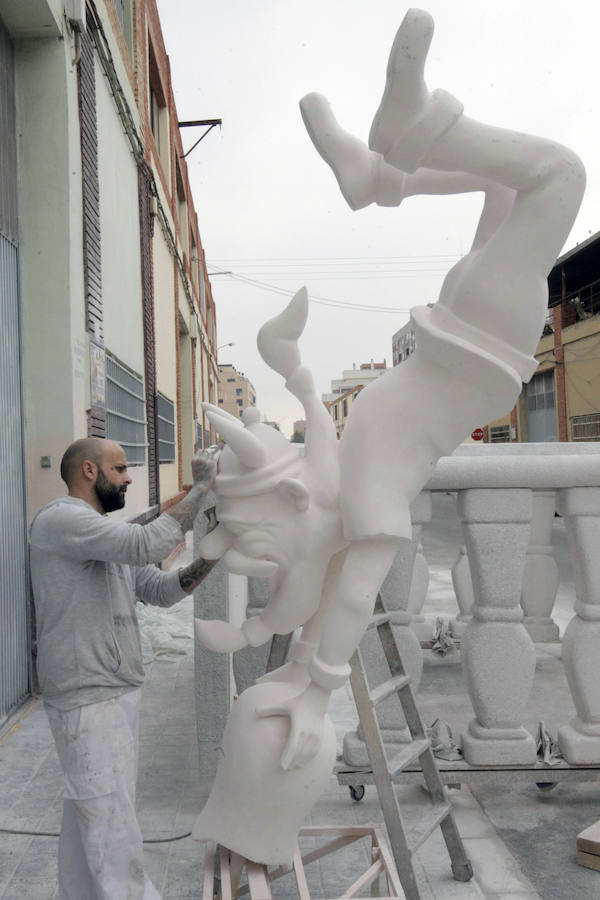 Fotos de la visita de las falleras mayores de Valencia a la Ciudad del Artista Fallero