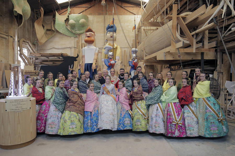 Fotos de la visita de las falleras mayores de Valencia a la Ciudad del Artista Fallero