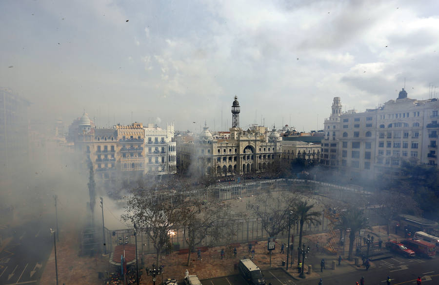 Búscate en las fotos de la tercera mascletà de las Fallas 2017, del 3 de marzo