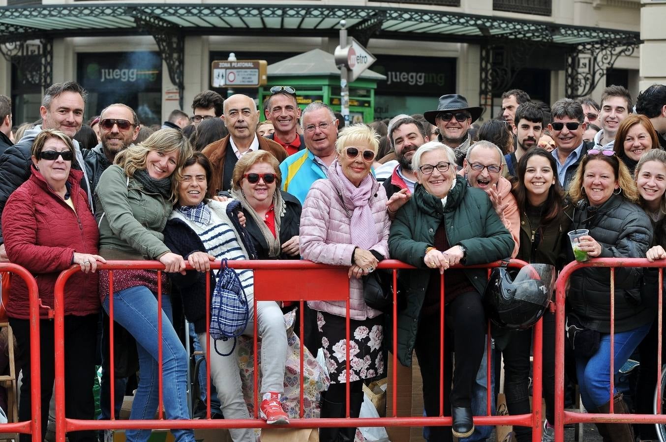 Búscate en las fotos de la tercera mascletà de las Fallas 2017, del 3 de marzo