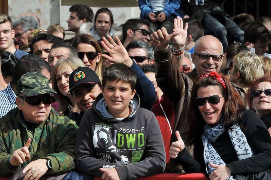 Fallas 2017 | Búscate en las fotografías de la mascletà de Ricardo Caballer en la plaza del Ayuntamiento