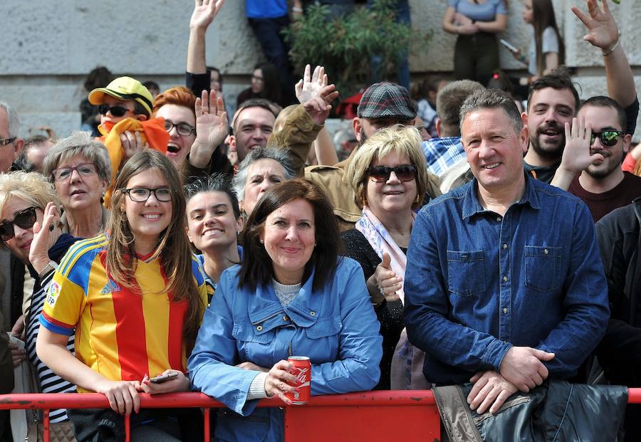 Fallas 2017 | Búscate en las fotografías de la mascletà de Ricardo Caballer en la plaza del Ayuntamiento