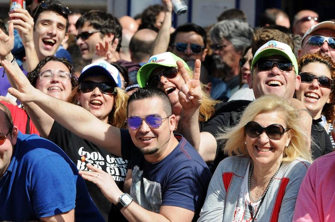 Fotos de la mascletà del sábado 11 de marzo de 2017 de Pirotecnia Tomás de Benicarló. Búscate