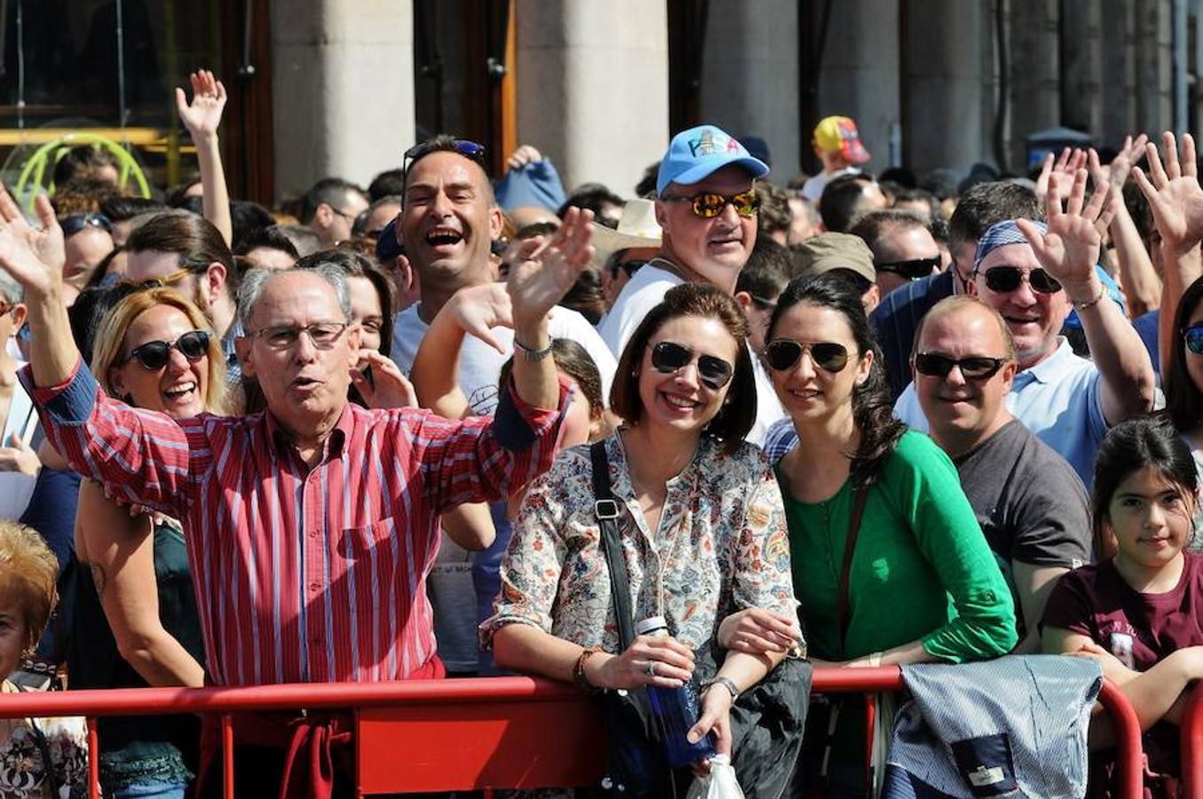 Fotos de la mascletà del sábado 11 de marzo de 2017 de Pirotecnia Tomás de Benicarló. Búscate