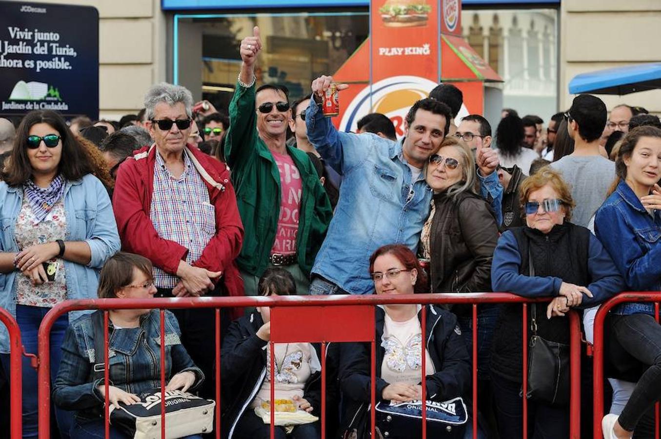 Fotos de la mascletà del sábado 11 de marzo de 2017 de Pirotecnia Tomás de Benicarló. Búscate