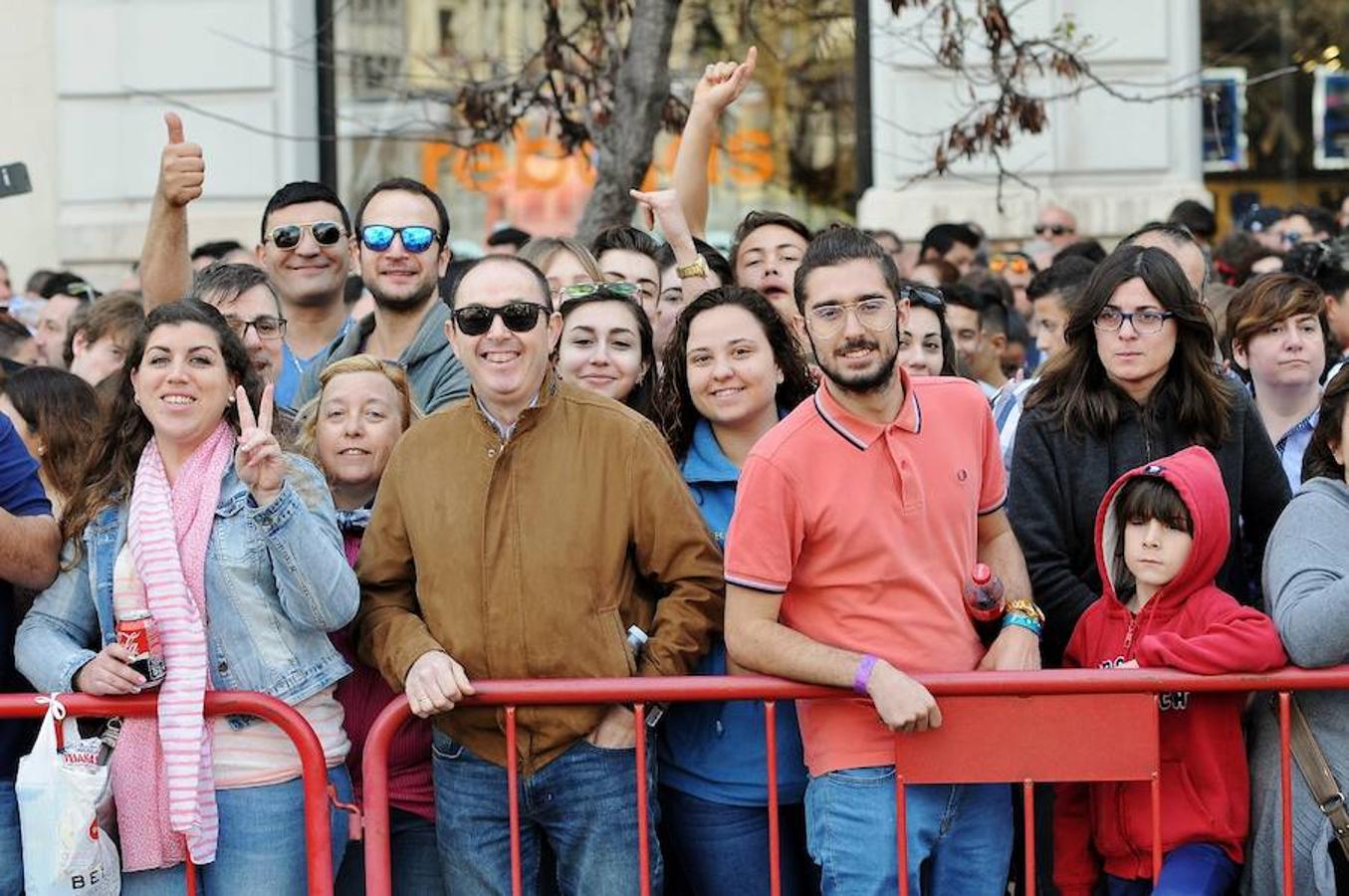 Fotos de la mascletà del sábado 11 de marzo de 2017 de Pirotecnia Tomás de Benicarló. Búscate