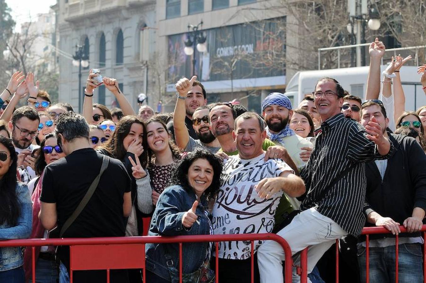 Fotos de la mascletà del sábado 11 de marzo de 2017 de Pirotecnia Tomás de Benicarló. Búscate