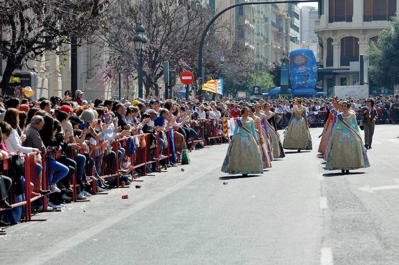 Fotos de la mascletà del sábado 11 de marzo de 2017 de Pirotecnia Tomás de Benicarló. Búscate