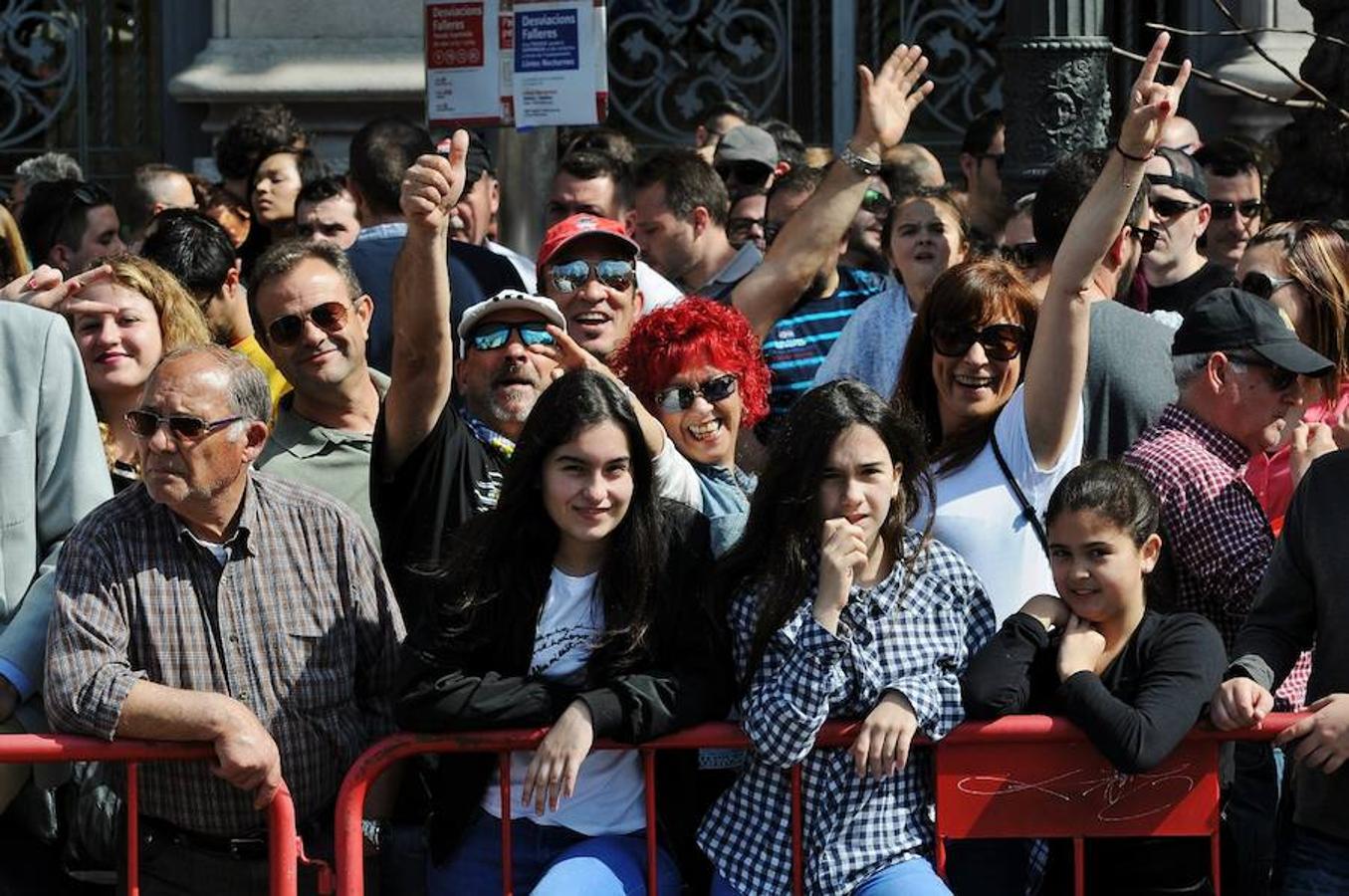 Fotos de la mascletà del sábado 11 de marzo de 2017 de Pirotecnia Tomás de Benicarló. Búscate