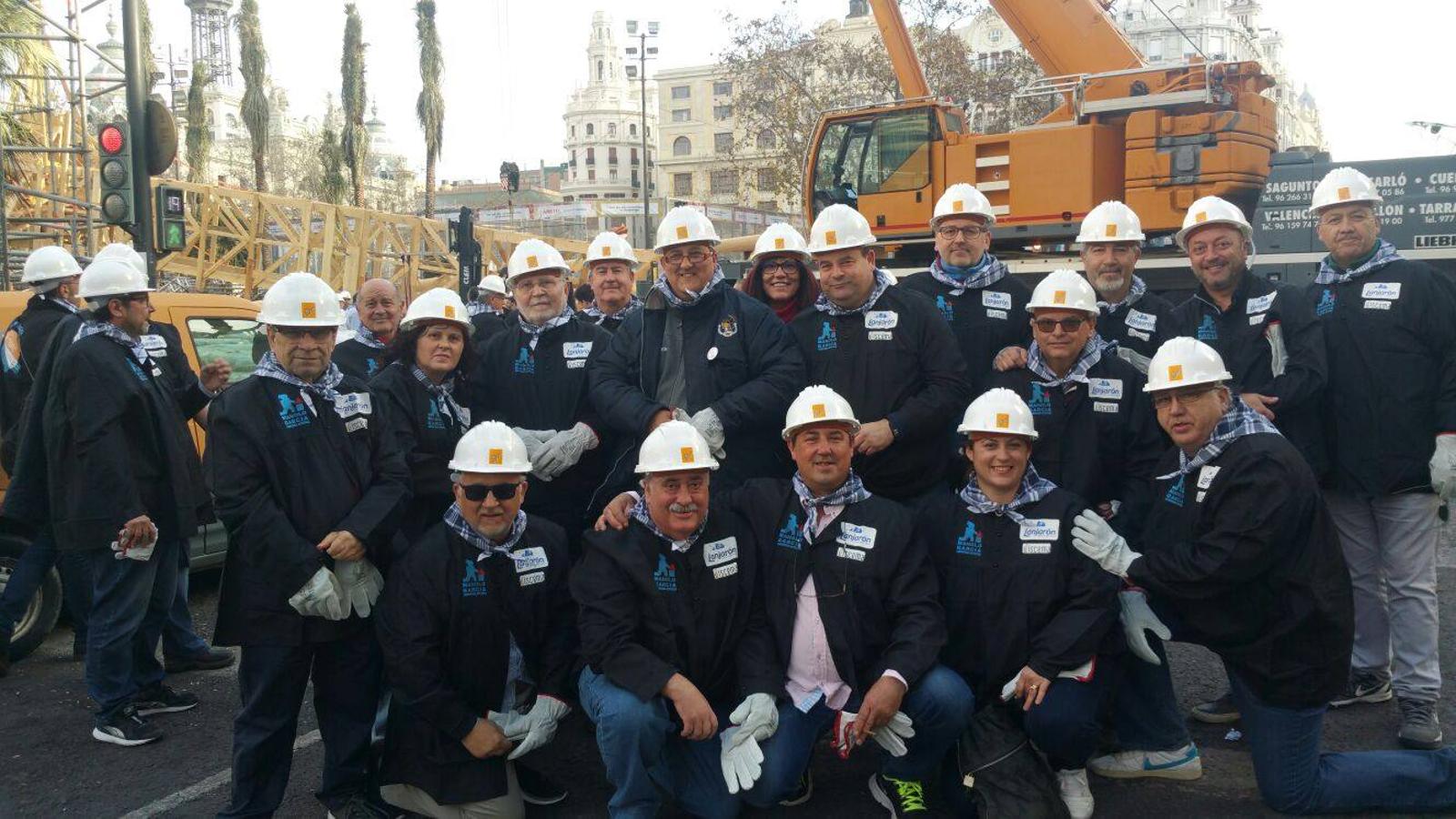 Fotos de la plantà al tombe de la falla de la plaza del Ayuntamiento de Valencia