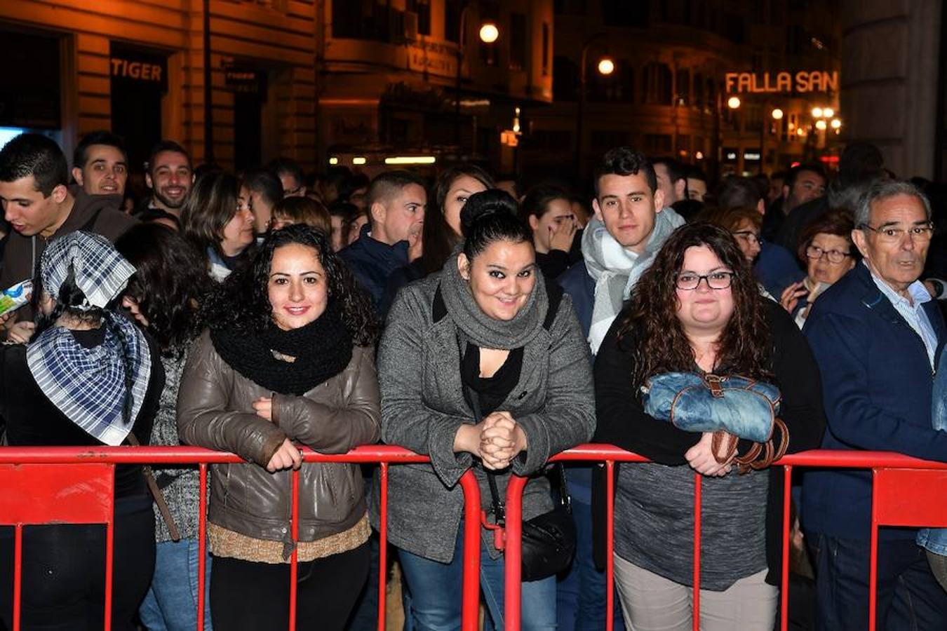 Fotos de la mascletà nocturna del sábado 11 de marzo. Fallas 2017