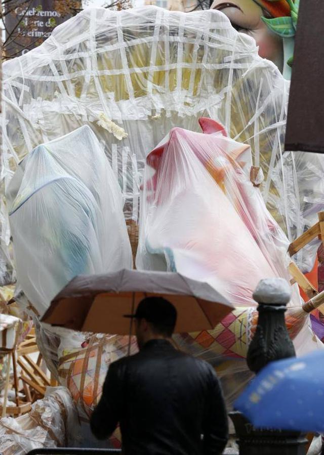 Fotos de los daños de la lluvia y el temporal en las Fallas de Valencia 2017