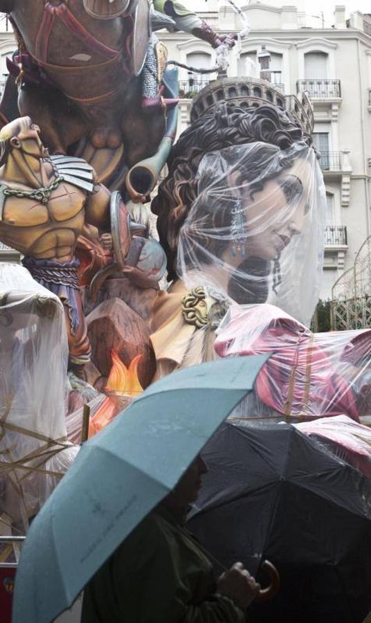 Fotos de los daños de la lluvia y el temporal en las Fallas de Valencia 2017