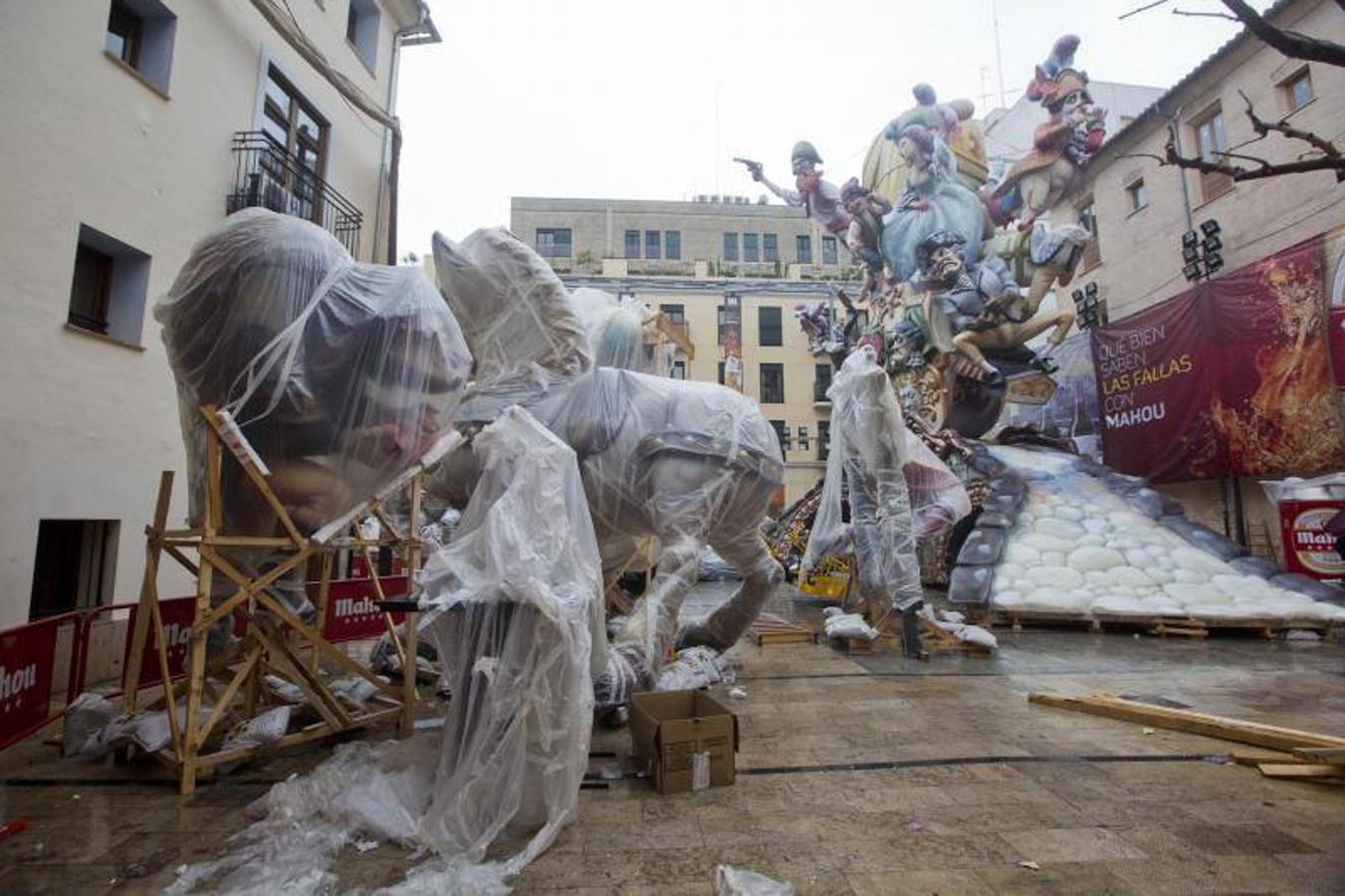 Fotos de los daños de la lluvia y el temporal en las Fallas de Valencia 2017