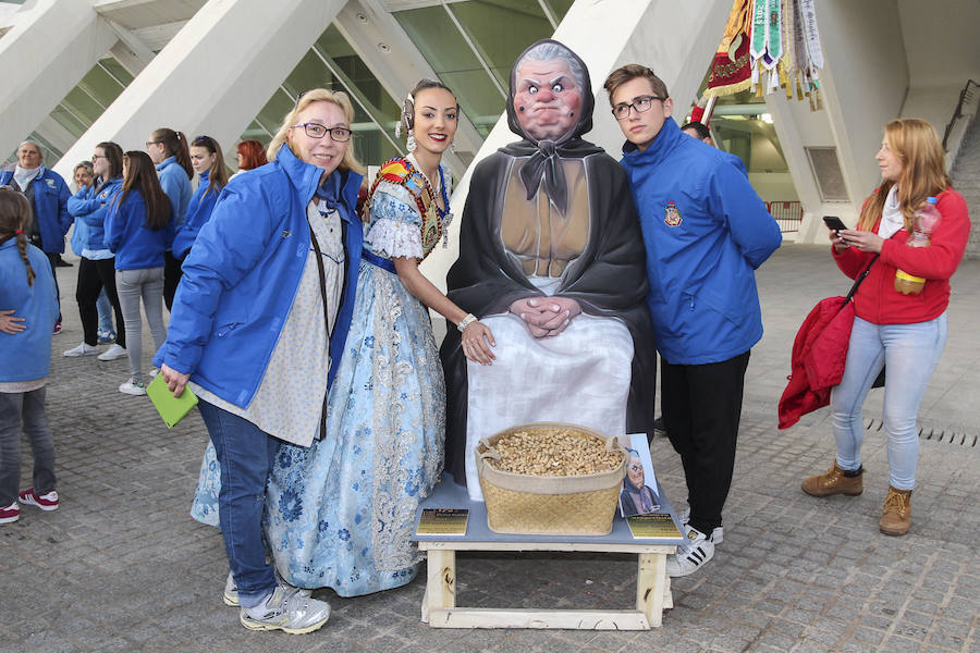 Fotos de la recogida de ninots de la Exposición del Ninot 2017 (II)